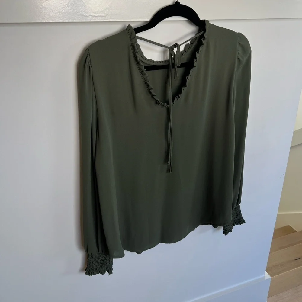 LOFT Ruffle-Neck Blouse in Olive Green with Tie Back and Smoked Sleeve Size S - Picture 7 of 16